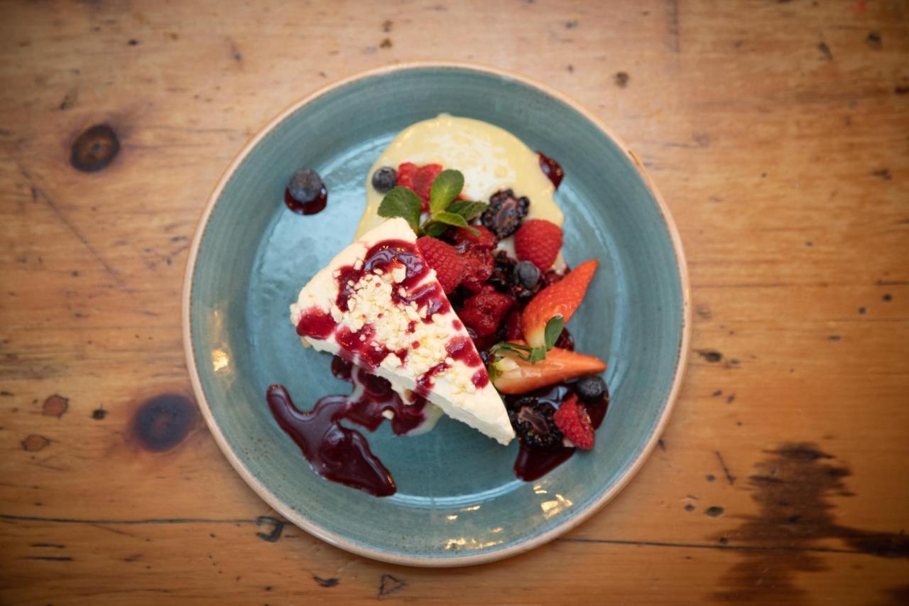 The Littleton Arms Hotel Penkridge Luaran gambar