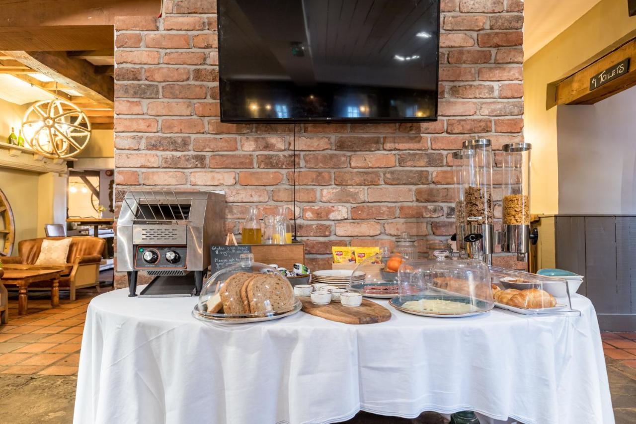The Littleton Arms Hotel Penkridge Luaran gambar