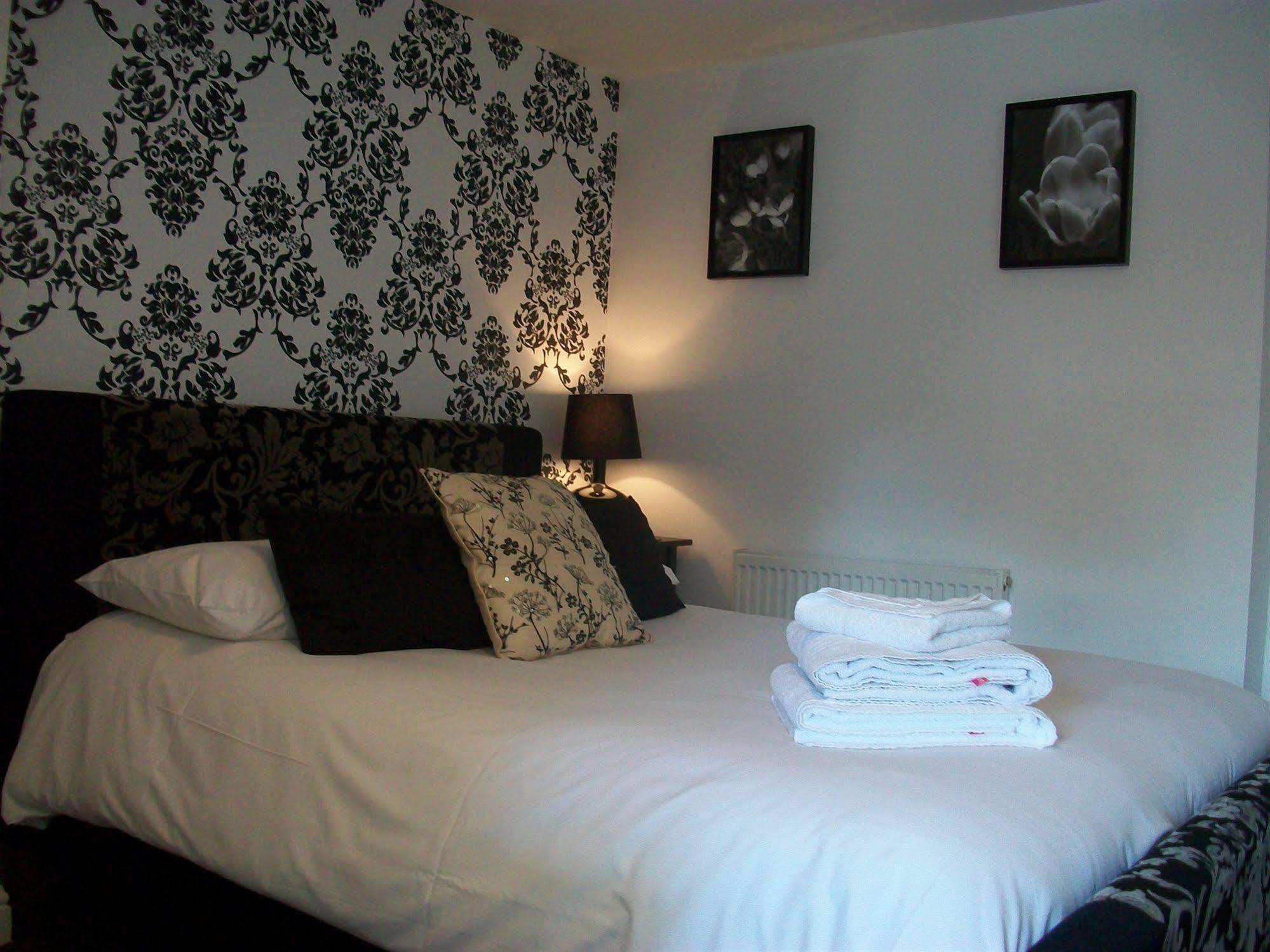 The Littleton Arms Hotel Penkridge Luaran gambar