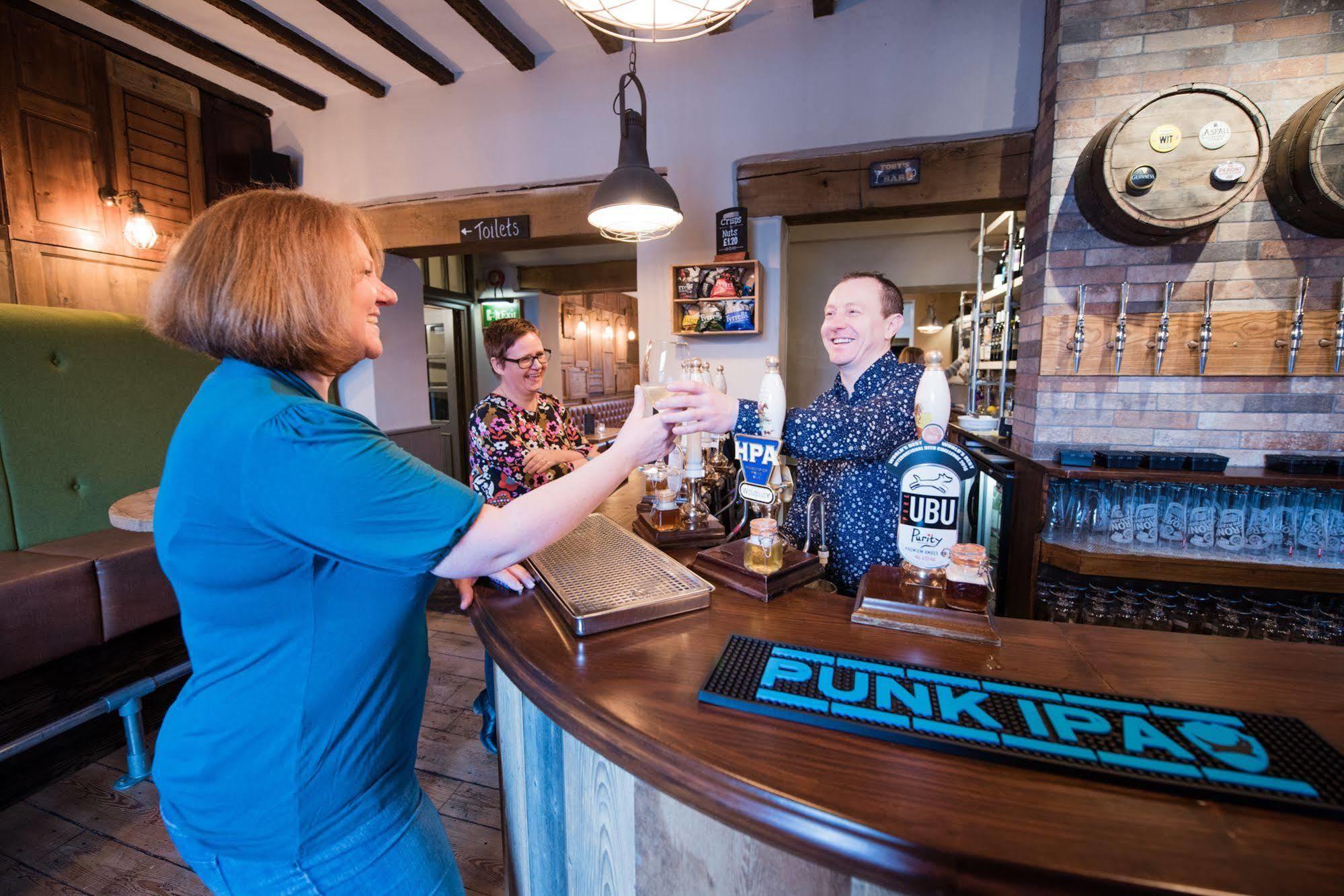 The Littleton Arms Hotel Penkridge Luaran gambar